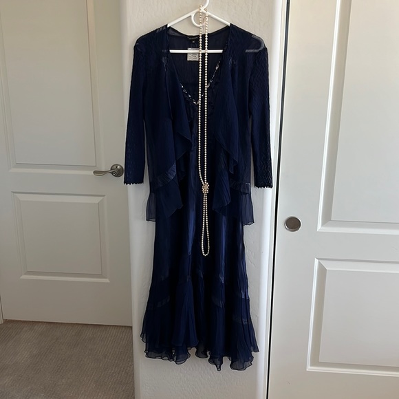 Komarov Blue V-Neck 3/4 Sleeve Pleated 2-Piece Jacket Dress - Picture 3 of 10